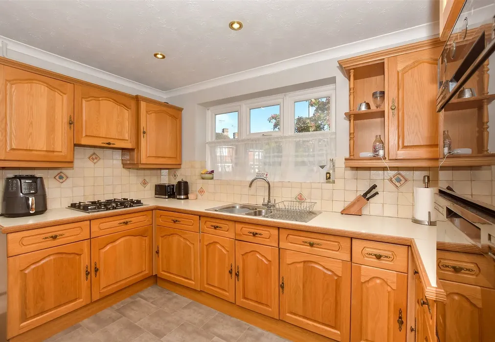 Kitchen - Ashcroft Road, Paddock Wood, Tonbridge, Kent - Wards of Kent