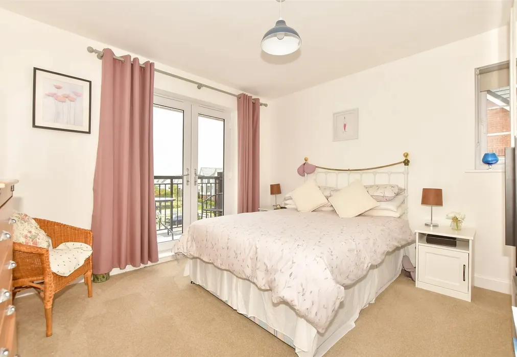 Bedroom 1 - Maycock Place, Hythe, Kent - Wards of Kent