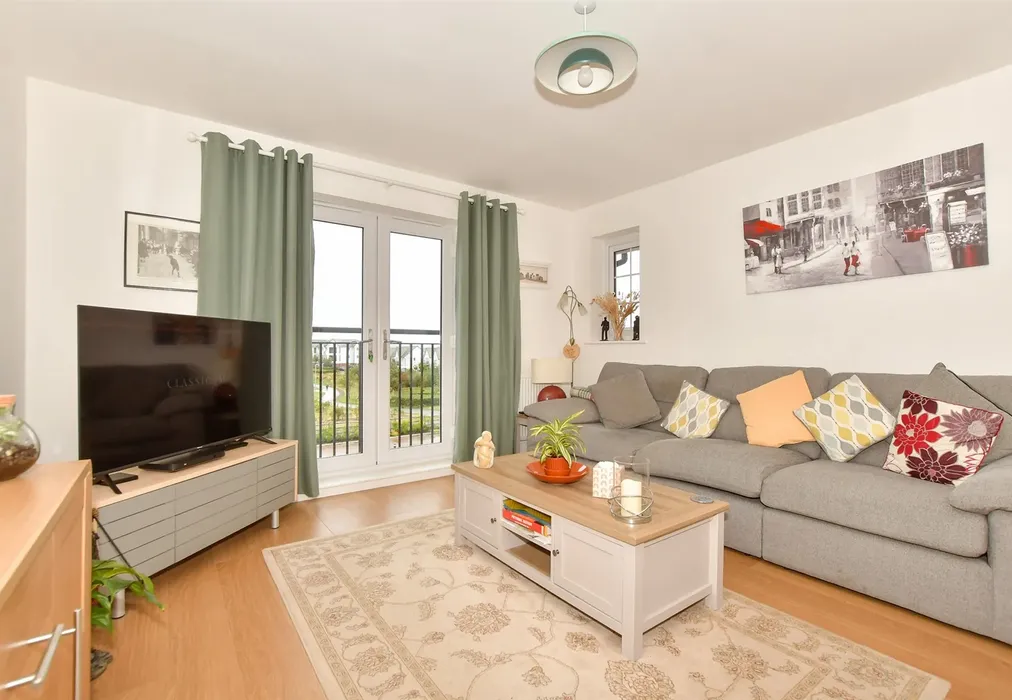 Lounge - Maycock Place, Hythe, Kent - Wards of Kent