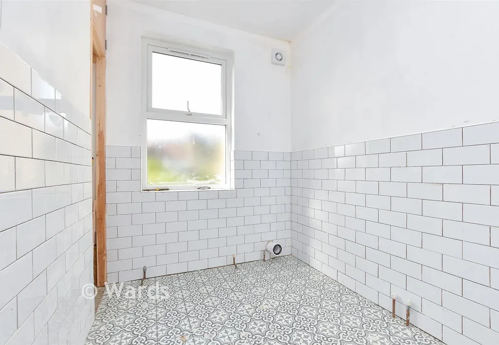 Bathroom - Broad Street, Ramsgate, Kent - Wards of Kent