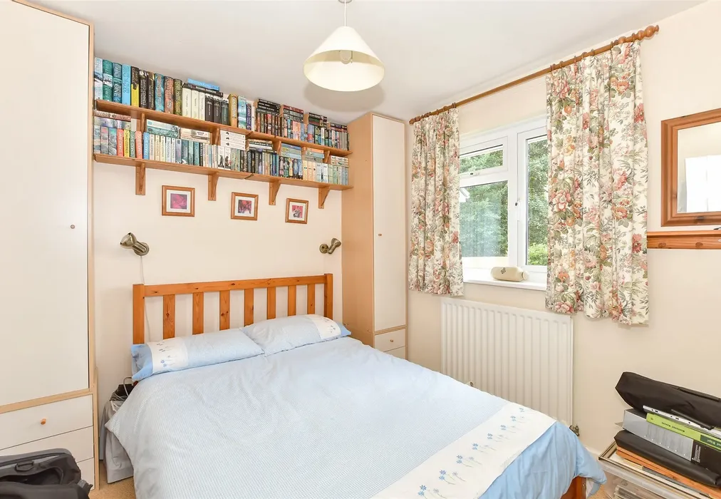 Bedroom 3 - Chestnut Walk, Pulborough, West Sussex - Wards of Kent