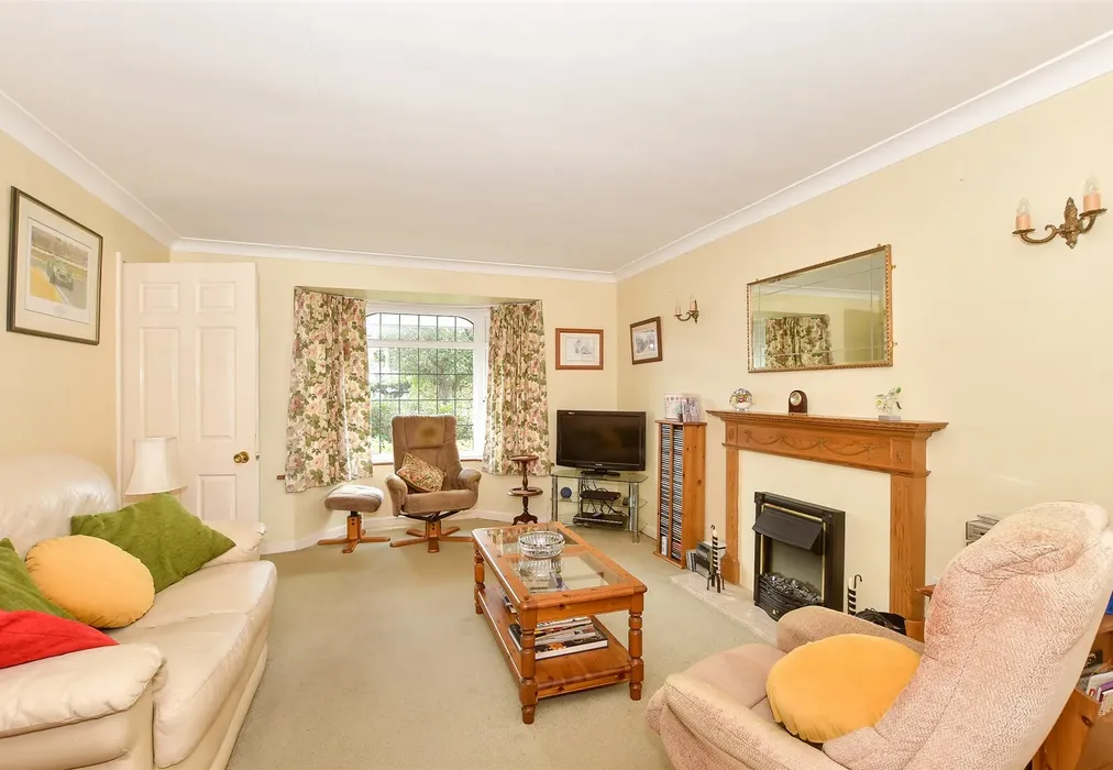 Lounge - Chestnut Walk, Pulborough, West Sussex - Wards of Kent