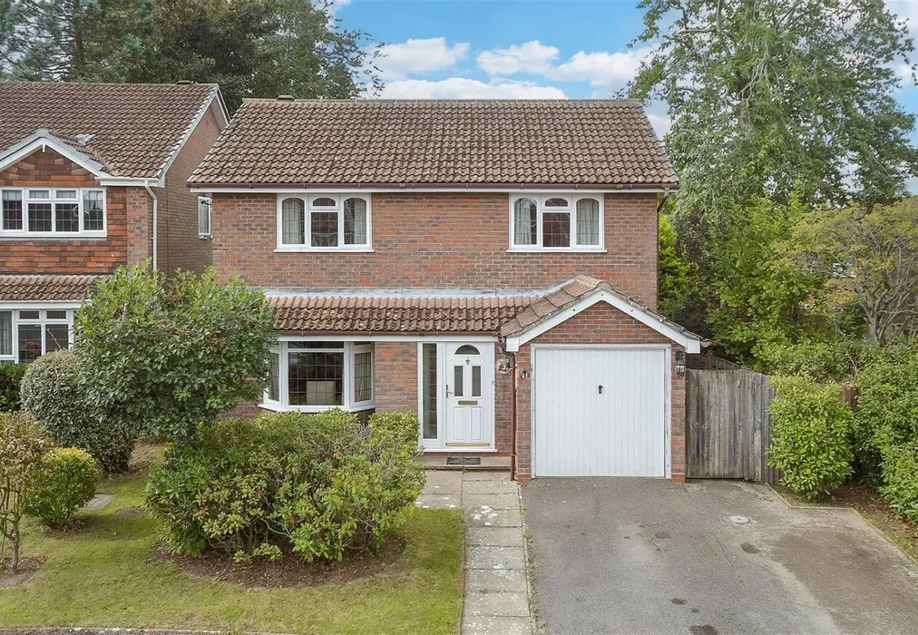 External (Web) - Chestnut Walk, Pulborough, West Sussex - Wards of Kent