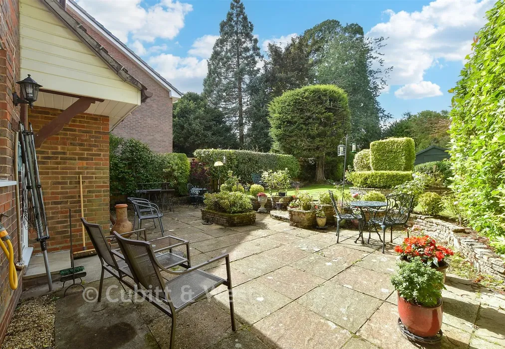 Rear Garden - Chestnut Walk, Pulborough, West Sussex - Wards of Kent