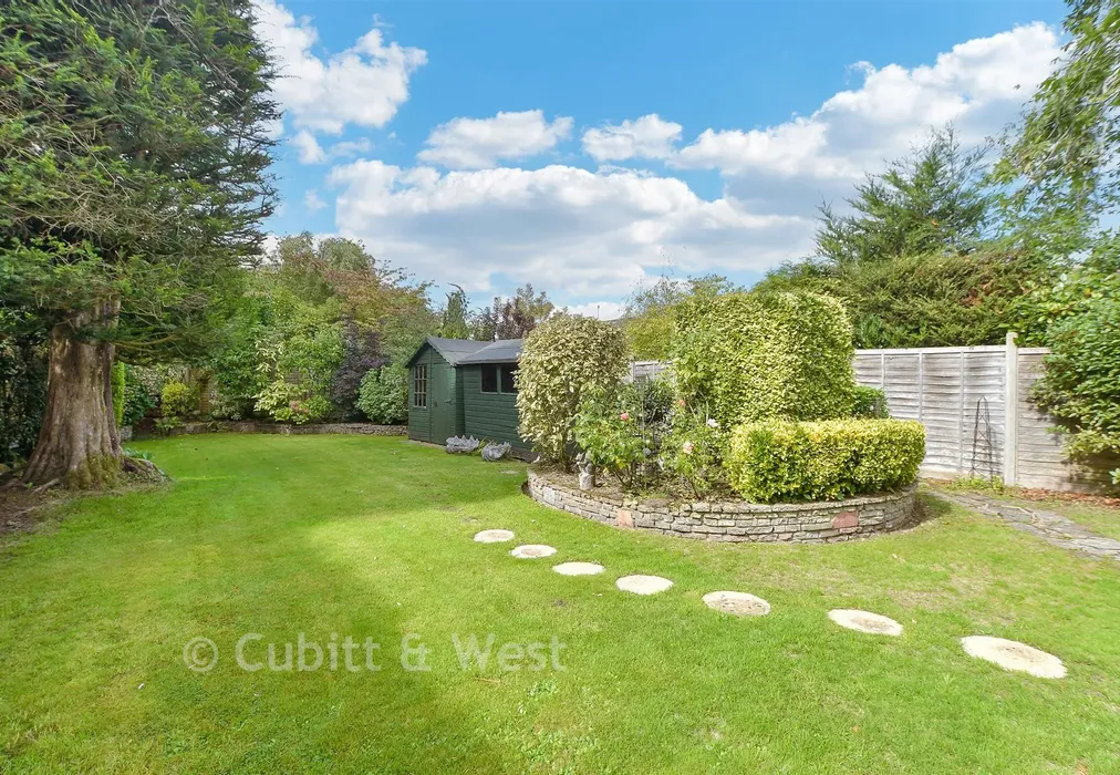 Rear Garden - Chestnut Walk, Pulborough, West Sussex - Wards of Kent