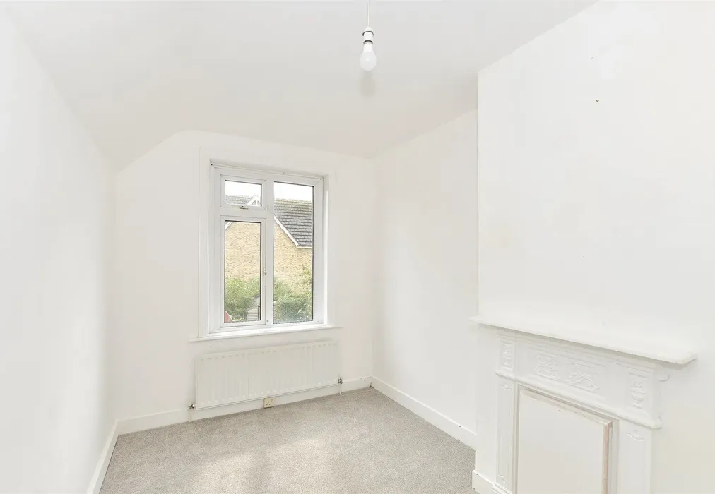 Bedroom 3 - Station Approach, Pulborough, West Sussex - Wards of Kent