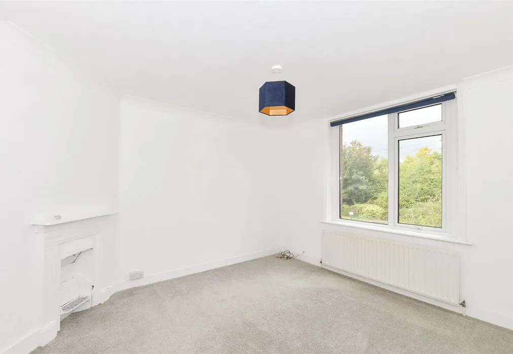 Bedroom 1 - Station Approach, Pulborough, West Sussex - Wards of Kent