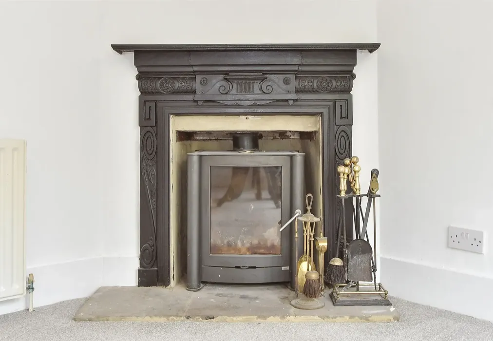 Internal Feature - Station Approach, Pulborough, West Sussex - Wards of Kent