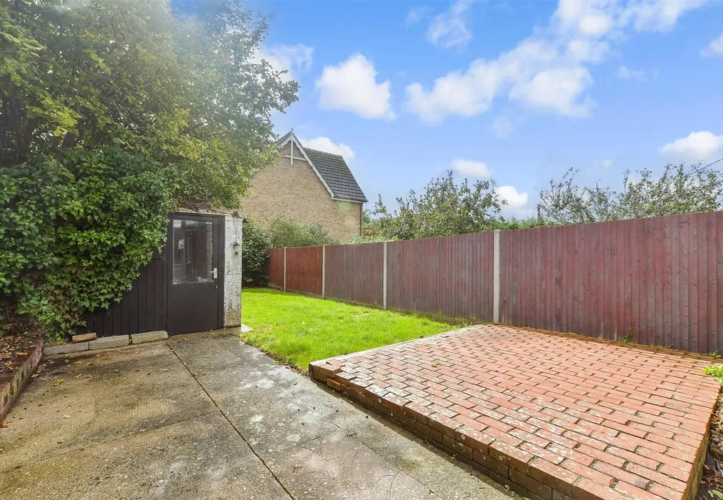Rear Garden - Station Approach, Pulborough, West Sussex - Wards of Kent