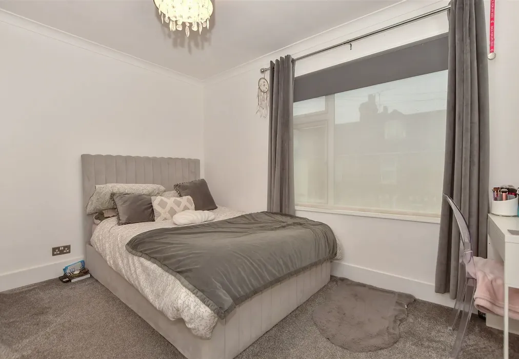 Bedroom 2 - Queens Road, Snodland, Kent - Wards of Kent