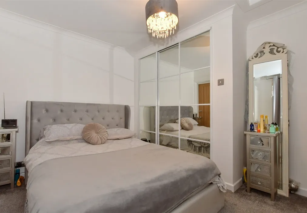 Bedroom 1 - Queens Road, Snodland, Kent - Wards of Kent