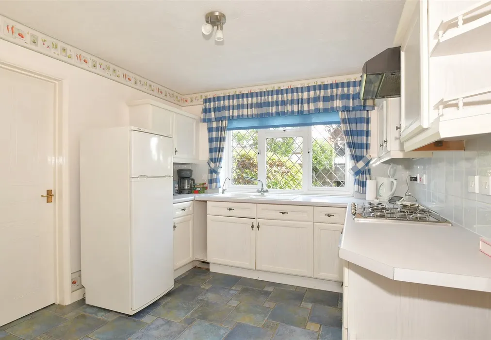 Kitchen - Broomfields, Hartley, Longfield, Kent - Wards of Kent