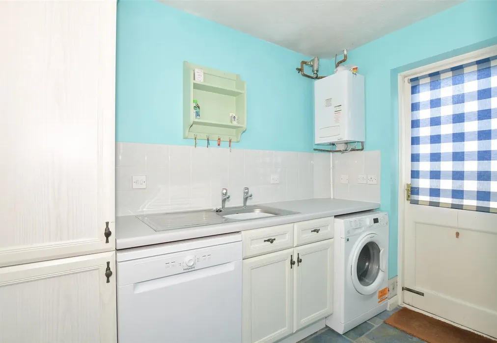 Utility Room - Broomfields, Hartley, Longfield, Kent - Wards of Kent
