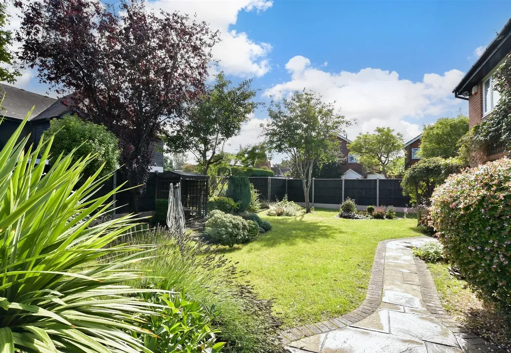 Rear Garden - Broomfields, Hartley, Longfield, Kent - Wards of Kent