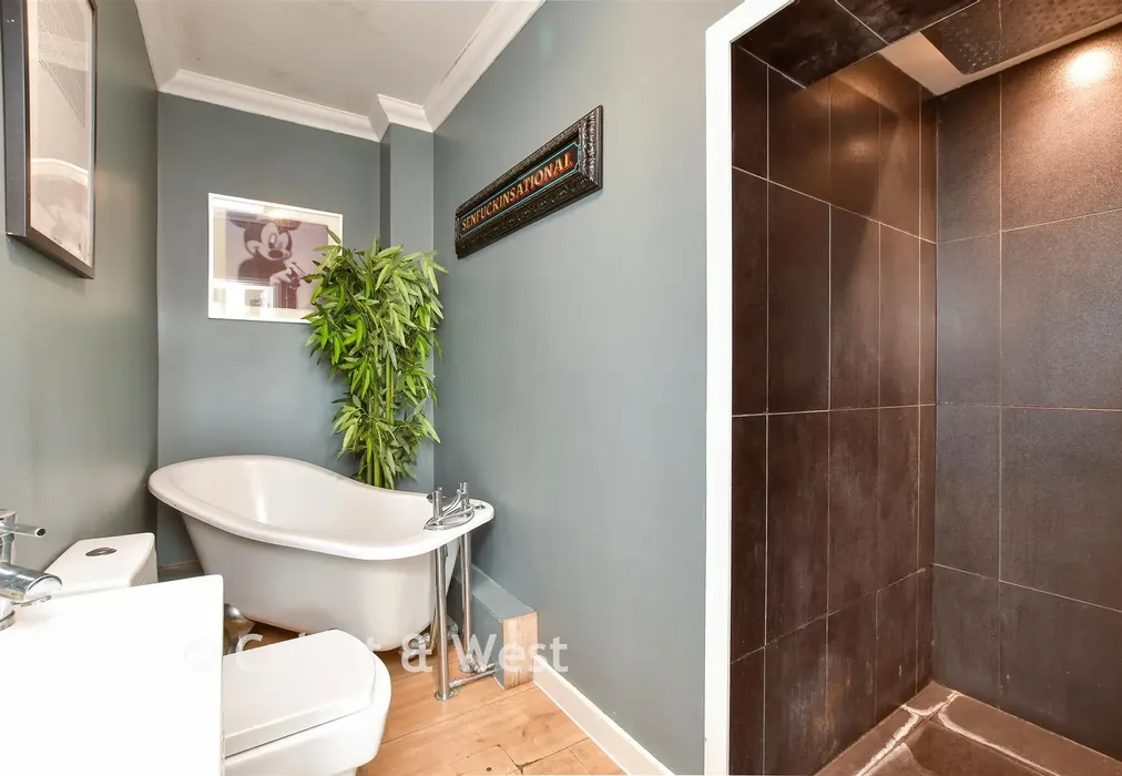 Bathroom - Ditchling Road, Brighton, East Sussex - Wards of Kent