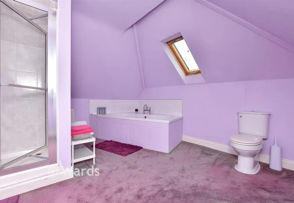 En-Suite - Wilbrough Road, Birchington, Kent - Wards of Kent
