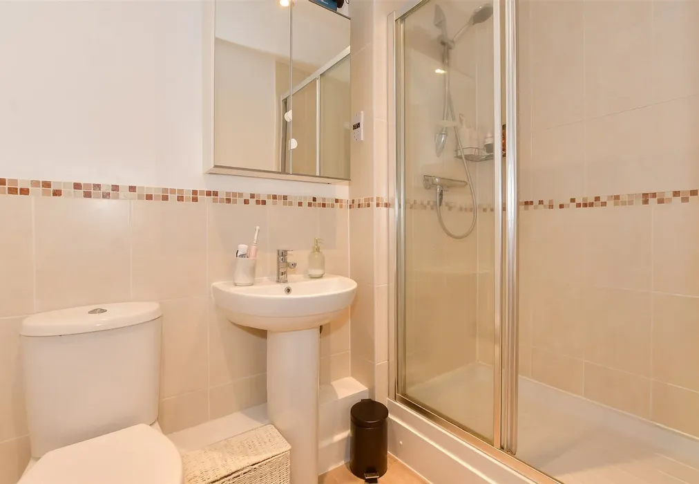 En-Suite Shower Room - Goodworth Road, Redhill, Surrey - Wards of Kent