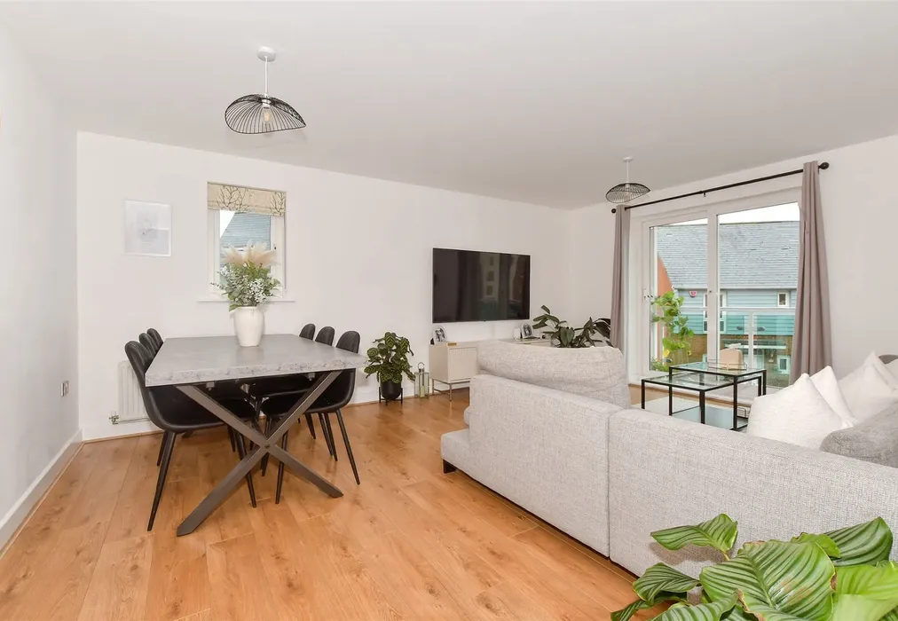 Lounge/Dining Room - Goodworth Road, Redhill, Surrey - Wards of Kent