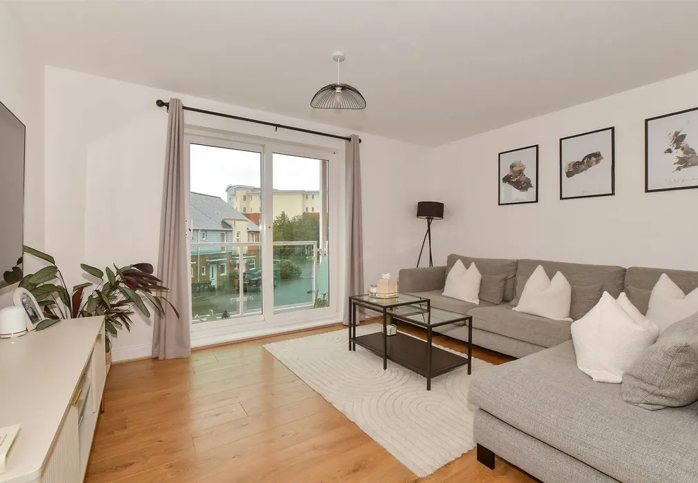 Lounge/Dining Room - Goodworth Road, Redhill, Surrey - Wards of Kent