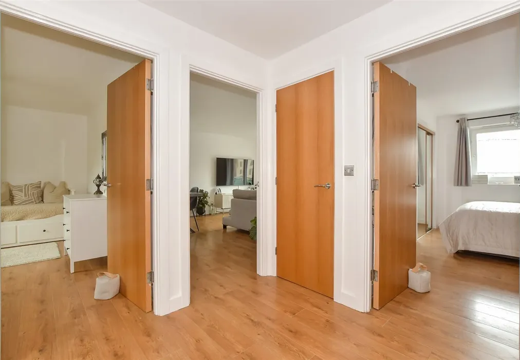 Hallway - Goodworth Road, Redhill, Surrey - Wards of Kent
