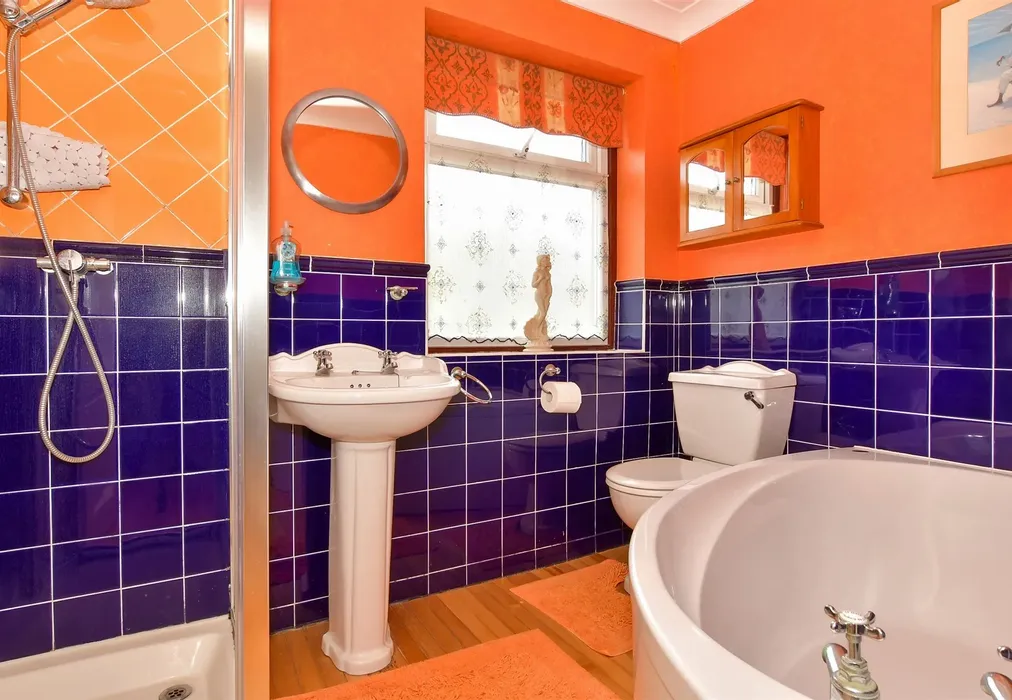 Bathroom - Rushetts Road, West Kingsdown, Sevenoaks, Kent - Wards of Kent