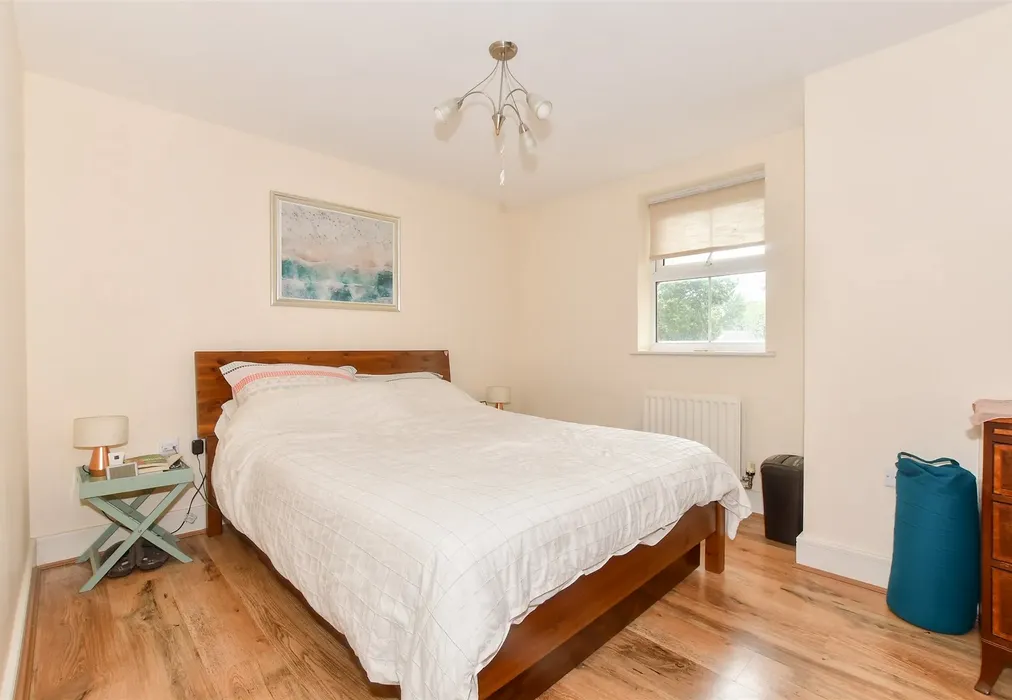 Bedroom 1 - Fitzroy Place, Reigate, Surrey - Wards of Kent