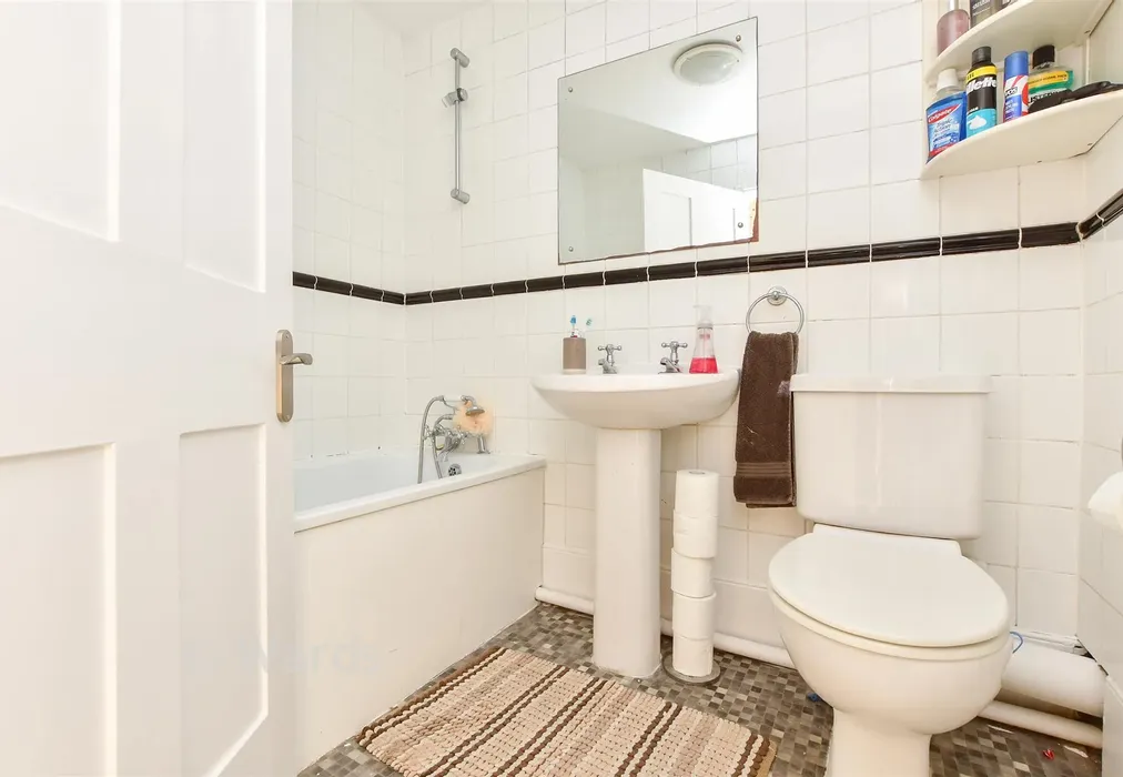 Bathroom - Effingham Street, Ramsgate, Kent - Wards of Kent
