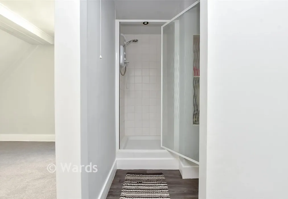 En-Suite Shower Room - Effingham Street, Ramsgate, Kent - Wards of Kent