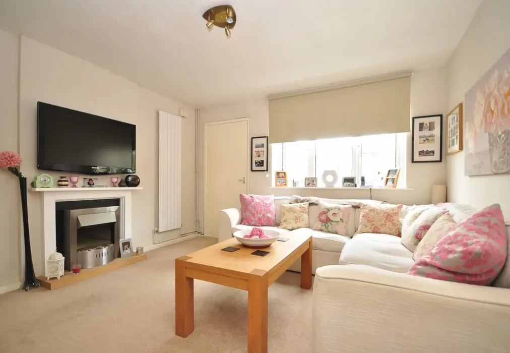 9010urum - lounge... - Woodhatch Southwater RH13 - Wards of Kent