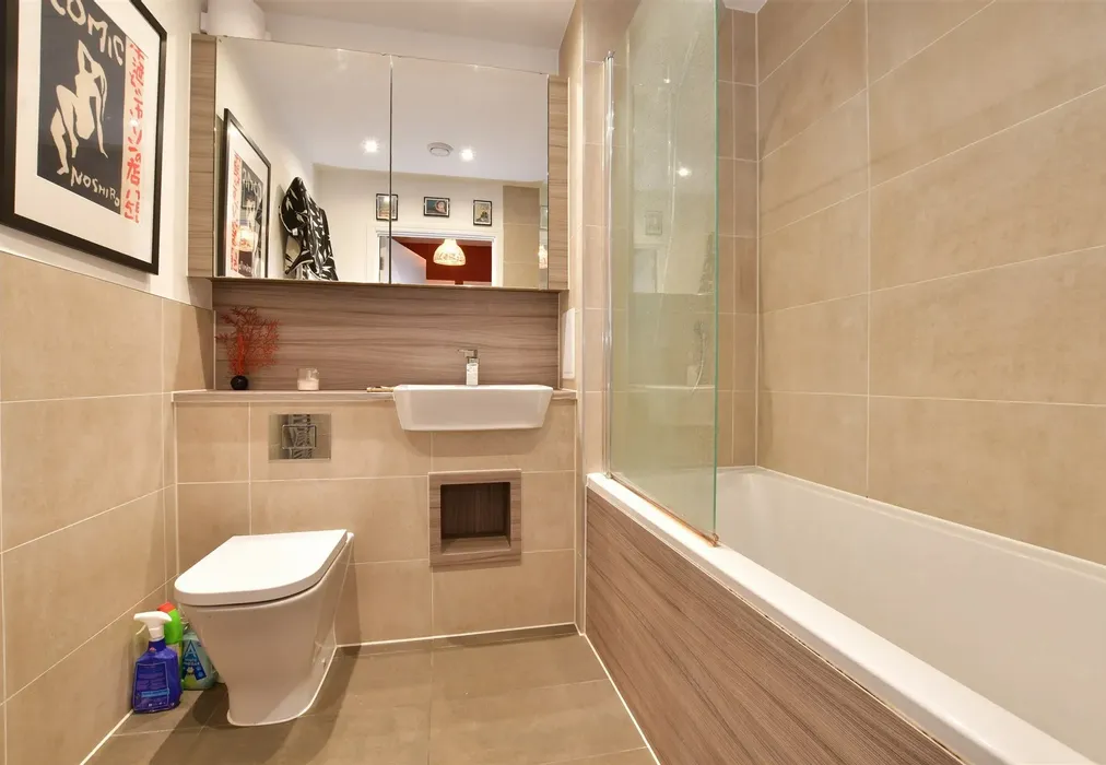 Bathroom - Troubridge Square, Walthamstow - Wards of Kent