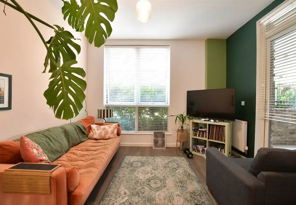 Lounge/Kitchen/ Dining Room - Troubridge Square, Walthamstow - Wards of Kent