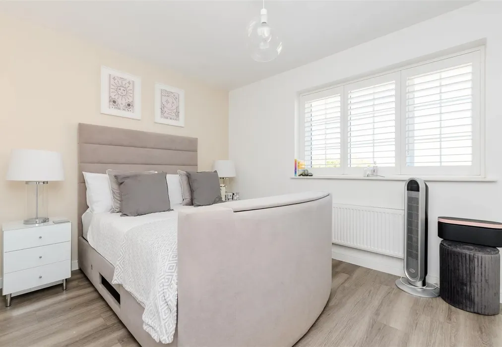 Bedroom 1 - Martinsyde Grove, Hoo, Rochester, Kent - Wards of Kent