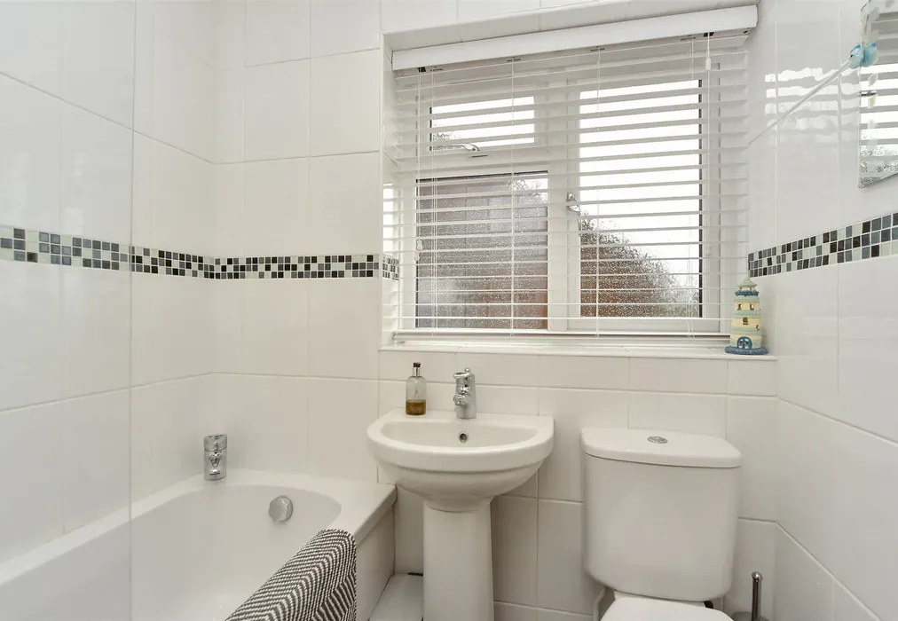 Bathroom - Godden Road, Snodland, Kent - Wards of Kent