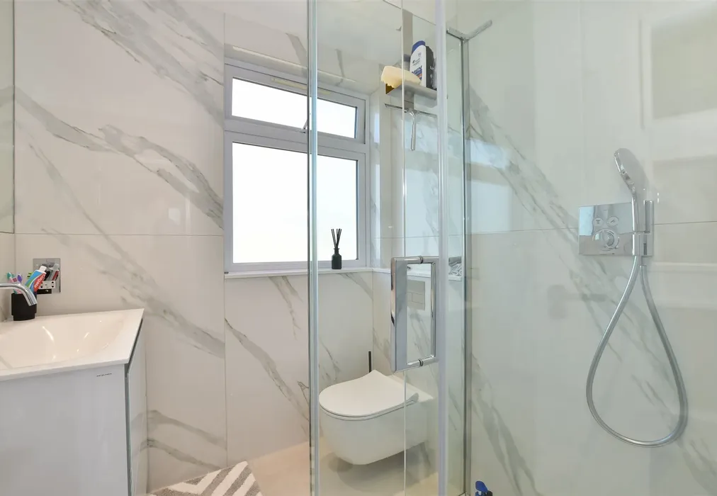 Bathroom - Greenway Avenue, Walthamstow - Wards of Kent