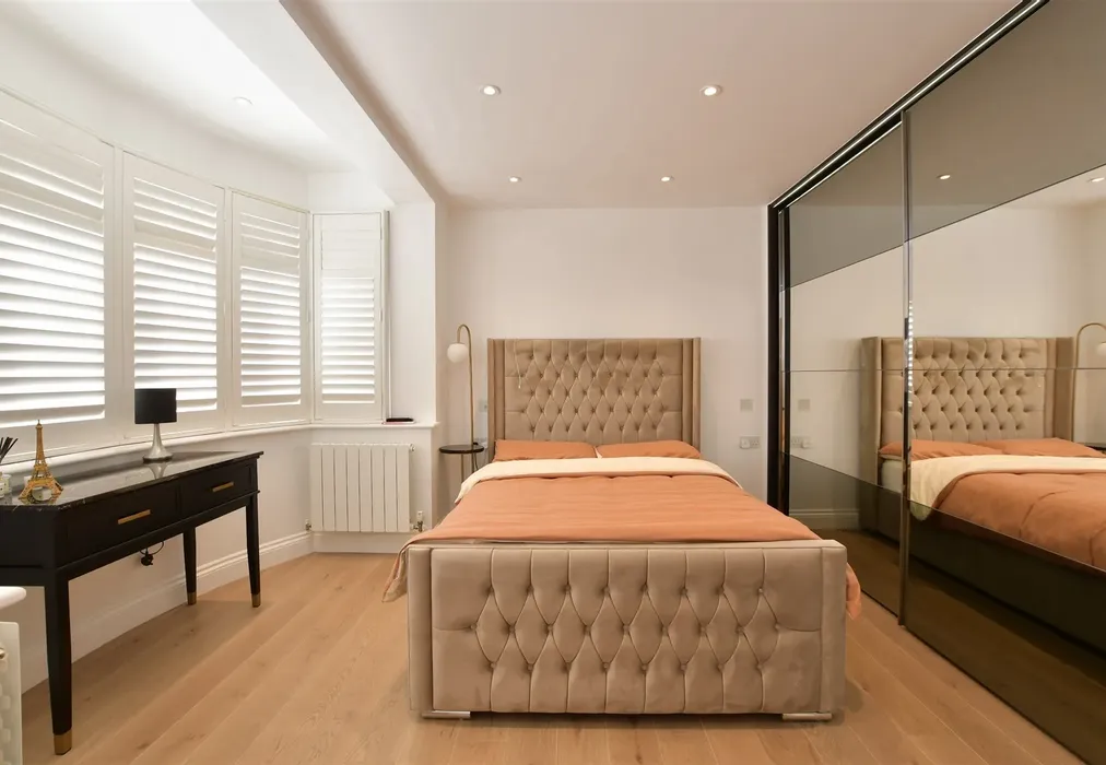 Bedroom 1 - Greenway Avenue, Walthamstow - Wards of Kent