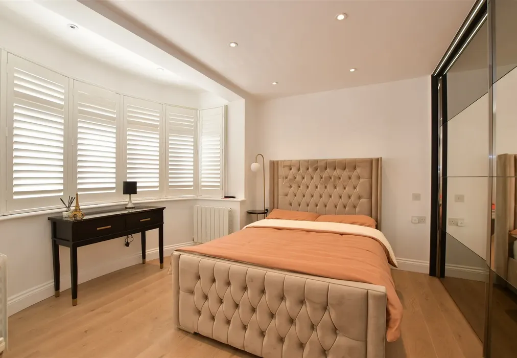 Bedroom 1 - Greenway Avenue, Walthamstow - Wards of Kent