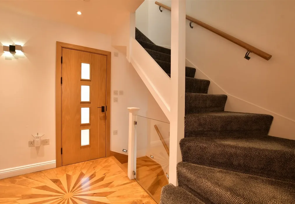 Hallway - Greenway Avenue, Walthamstow - Wards of Kent