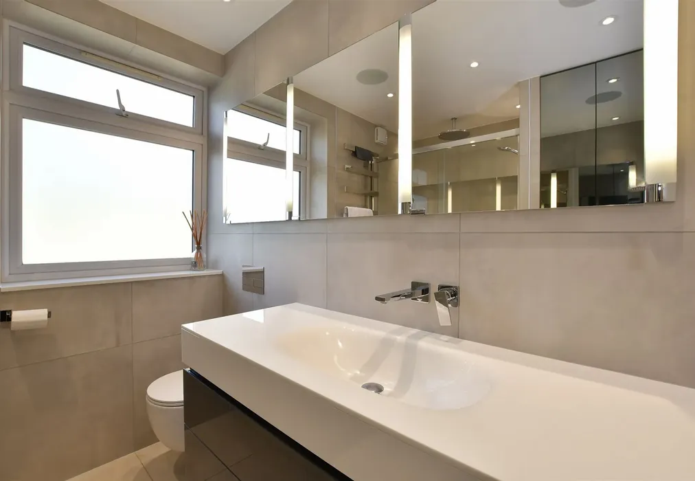 Internal Lifestyle Photograph - Greenway Avenue, Walthamstow - Wards of Kent