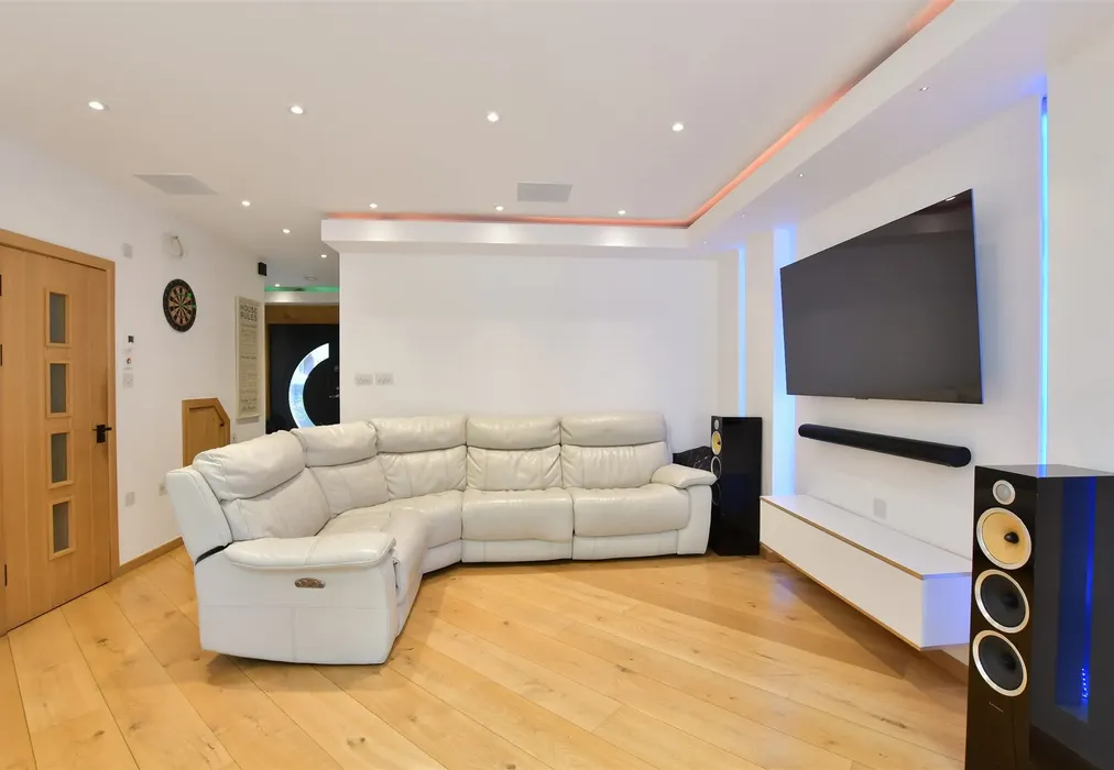 Kitchen - Greenway Avenue, Walthamstow - Wards of Kent