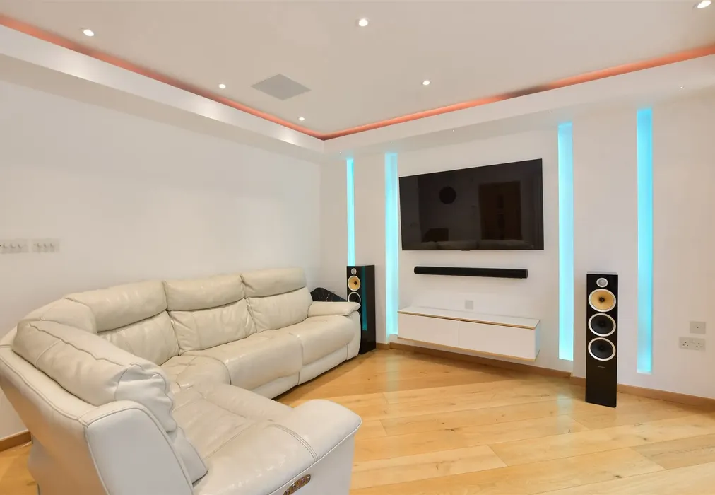 Kitchen - Greenway Avenue, Walthamstow - Wards of Kent