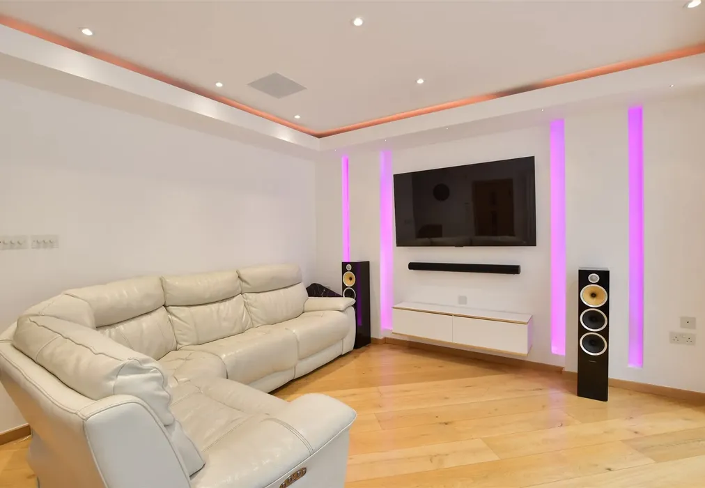 Kitchen - Greenway Avenue, Walthamstow - Wards of Kent