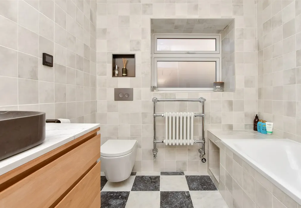 Bathroom - Eastern Esplanade, Broadstairs, Kent - Wards of Kent