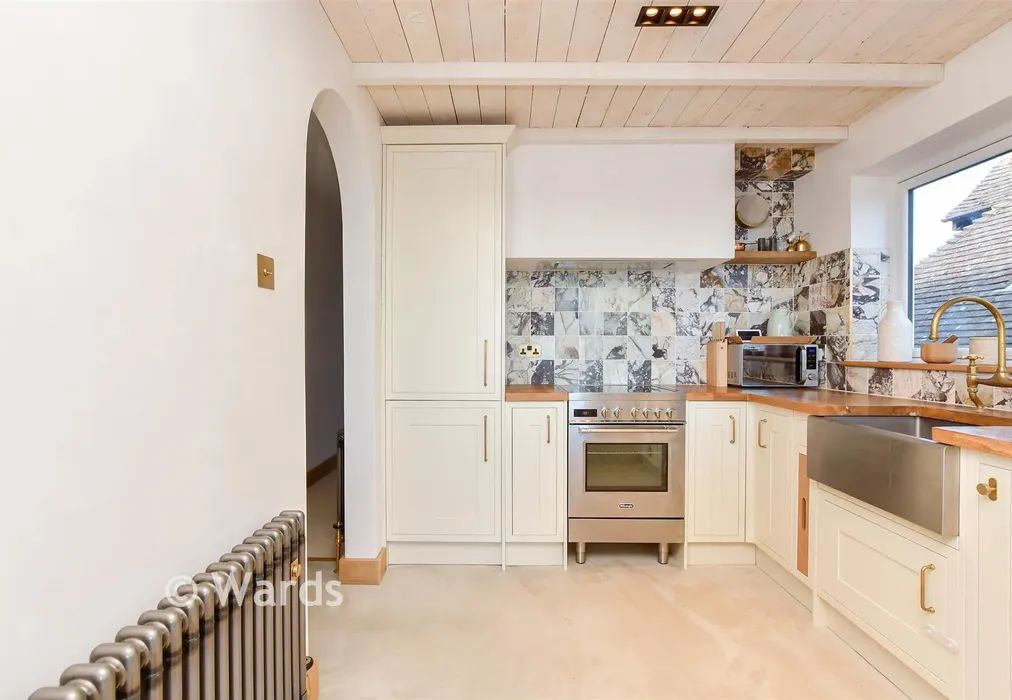 Kitchen - Eastern Esplanade, Broadstairs, Kent - Wards of Kent