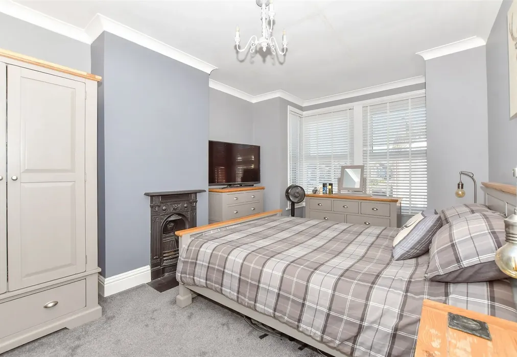 Bedroom 1 - Chelmsford Road, Portsmouth, Hampshire - Wards of Kent