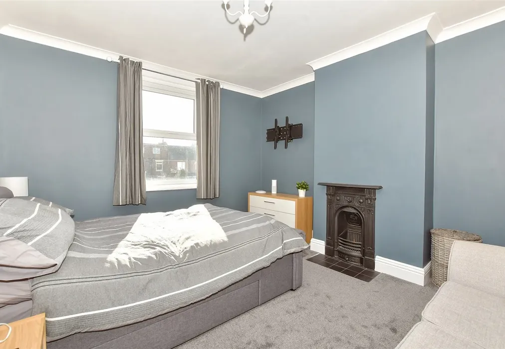 Bedroom 2 - Chelmsford Road, Portsmouth, Hampshire - Wards of Kent