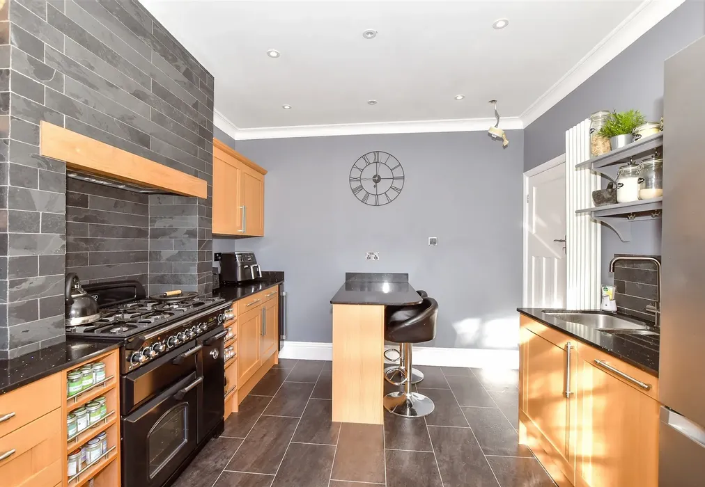 Kitchen - Chelmsford Road, Portsmouth, Hampshire - Wards of Kent