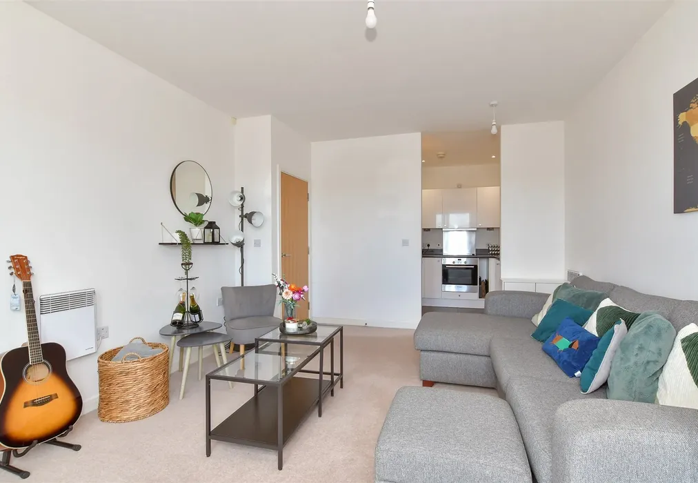 Lounge/Diner - Higham Avenue, Snodland, Kent - Wards of Kent