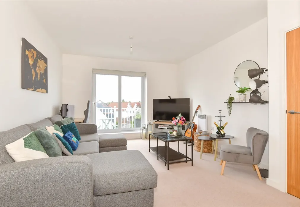 Lounge/Diner - Higham Avenue, Snodland, Kent - Wards of Kent