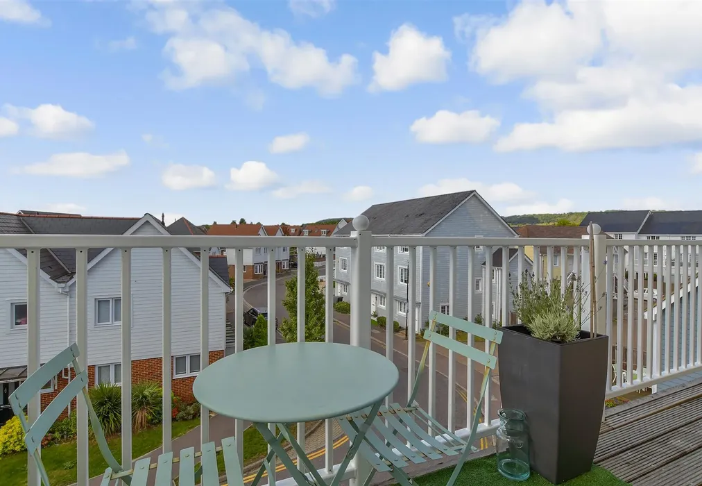 Balcony - Higham Avenue, Snodland, Kent - Wards of Kent