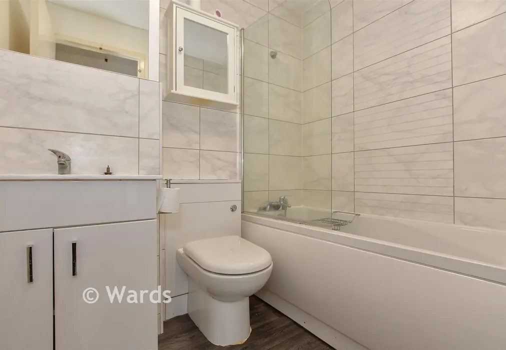 Bathroom - Betjeman Close, Poets Development, Larkfield, Kent - Wards of Kent